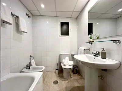 Un baño de Suite Deluxe Puerta de Almodóvar