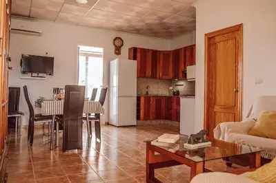 Una televisión o centro de entretenimiento en Casa Rural Entreolivos
