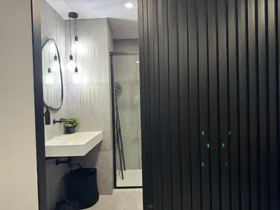 Un baño de Apartamento Deluxe Lajudería con PARKING GRATIS