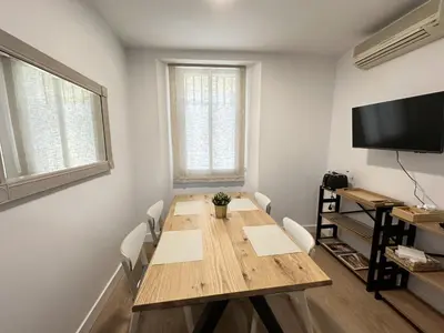 Una televisión o centro de entretenimiento en Archeros Suite, Centro de Sevilla
