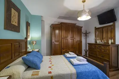 Cama o camas de una habitación en Casa con patio y terraza en Barrio histórico de la Villa, junto al Adarve