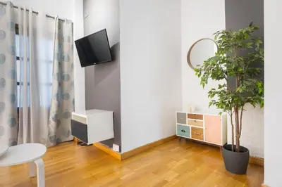 Una televisión o centro de entretenimiento en Duplex Moderno Alameda Hercules