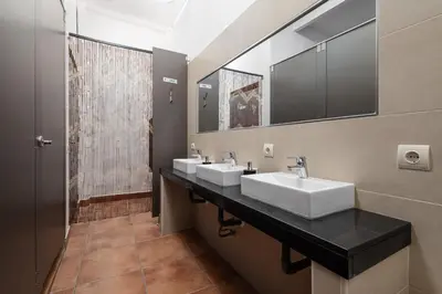 Un baño de Hostal Entrecaminos