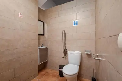 Un baño de Hostal Entrecaminos