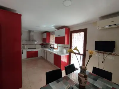 Una cocina o zona de cocina en Adosado Centro Urbano 3 Dorm Patio Terraza Wi-fi Puente Genil 1-6 Huésped