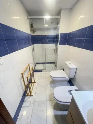 Un baño de Azahar Centre Apartment & Parking