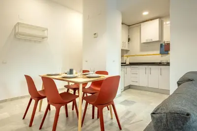 Una cocina o zona de cocina en La Florida Charming Apartment with FREE PARKING by OCityzen