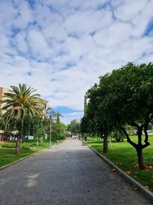 Jardín al aire libre en Salusahome parking gratuito