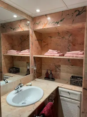 Un baño de Salusahome parking gratuito