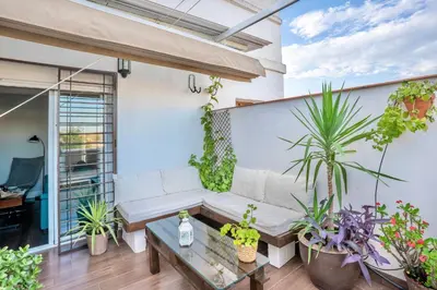Un balcón o terraza de Ático La Muralla con terraza privada