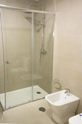 Un baño de Luminoso Estudio En el Centro