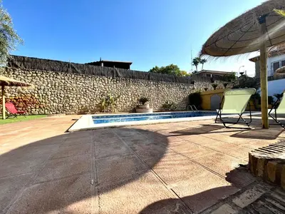 Piscina en o cerca de Mirador del Calasancio 3