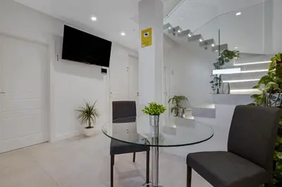 Una televisión o centro de entretenimiento en CASA BANDERAS SPA & Gestión CAMINITO DEL REY