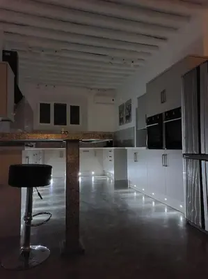 Una cocina o zona de cocina en Luxury accomodation off grid