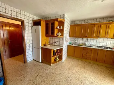 Una cocina o zona de cocina en Espacioso piso en Puertollano