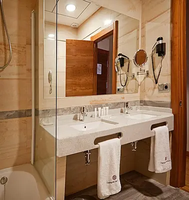 Un baño de Hotel Campos de Baeza
