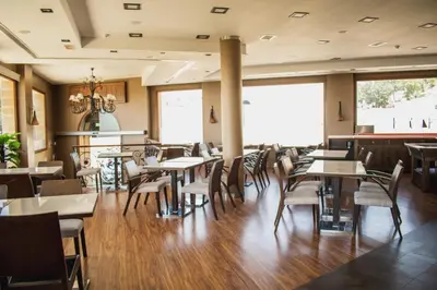 Un restaurante o sitio para comer en Hotel Campos de Baeza