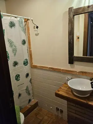 Un baño de Bonita casita rural Cazalla de la Sierra