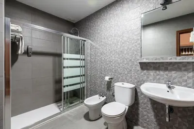 Un baño de Cool Sevilla Hotel