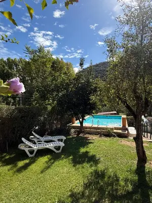 Piscina en o cerca de Casa Rural Orilla del Hueznar