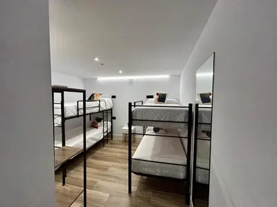 Cama o camas de una habitación en BAJO A habitación con literas Apartamentos JUAN ROBLEDO Centro Ciudad
