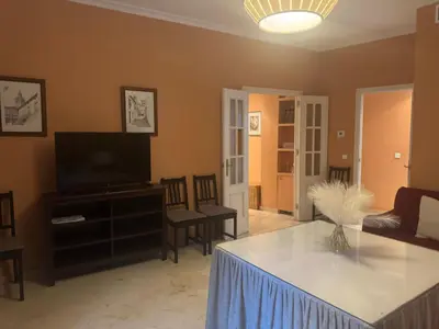 Plano de CÉNTRICO y AMPLIO APARTAMENTO con todas las comodidades