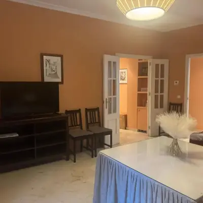 CÉNTRICO y AMPLIO APARTAMENTO con todas las comodidades