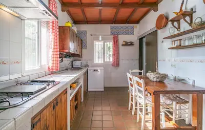Una cocina o zona de cocina en Amazing Home In Montilla With Wifi