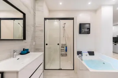 Un baño de LP1 Loft Art Suite Sevilla en Pareja