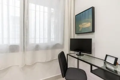 Una televisión o centro de entretenimiento en LP2 Loft Timeless Suite Sevilla en Pareja