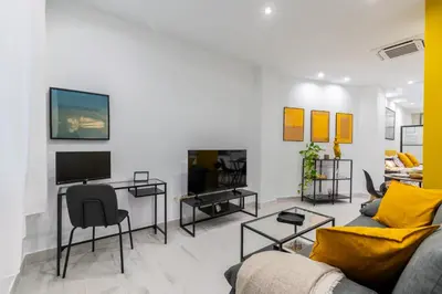 Una televisión o centro de entretenimiento en LP2 Loft Timeless Suite Sevilla en Pareja