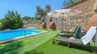 Piscina en o cerca de Cortijo San Rafael Constantina by Ruralidays