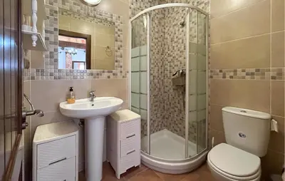 Un baño de 3 Bedroom Cozy Home In El Chorro, Alora
