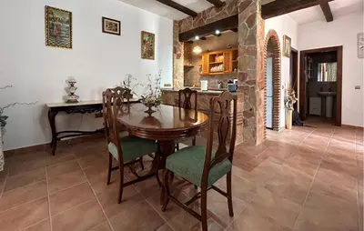 Una cocina o zona de cocina en 3 Bedroom Cozy Home In El Chorro, Alora