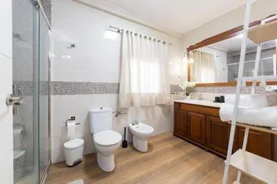 Un baño de La Ribera y Feria - Casabel Homes