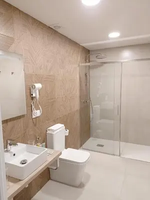 Un baño de Apartamentos Las Acacias