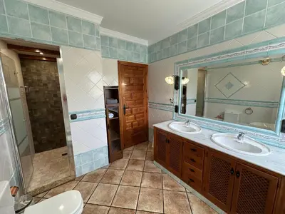 Un baño de Villa Galones
