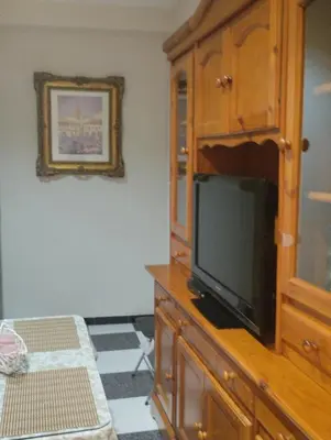 Una televisión o centro de entretenimiento en La casa de pepa