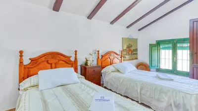 Cama o camas de una habitación en Cortijo San León Fuente de Piedra by Ruralidays