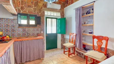 Una cocina o zona de cocina en Cortijo San León Fuente de Piedra by Ruralidays