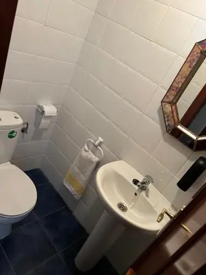 Un baño de Piso completo, acogedor y cerca del centro