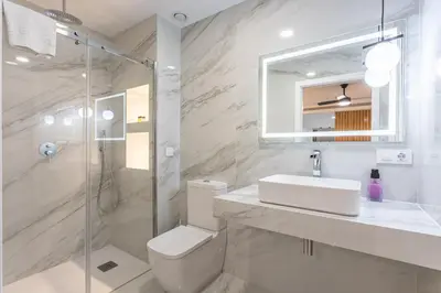 Un baño de Bernaldez Suite - Vacacional Sevilla