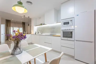 Una cocina o zona de cocina en Bernaldez Suite - Vacacional Sevilla