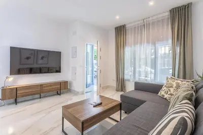 Una televisión o centro de entretenimiento en Bernaldez Suite - Vacacional Sevilla