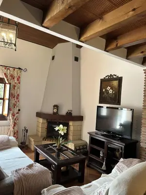 Una televisión o centro de entretenimiento en El Manchón del Cortijuelo