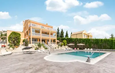 Piscina en o cerca de Villa Carmela