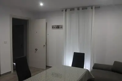 Zona de estar de apartamento nuevo