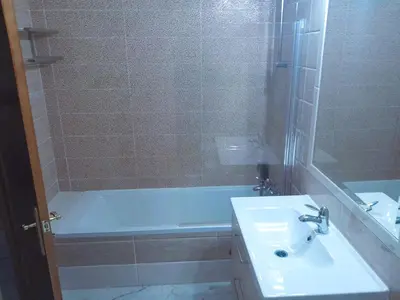 Un baño de Plaza San Fernando