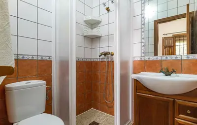 Un baño de Gorgeous Home In Priego De Cordoba