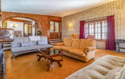 Zona de estar de Gorgeous Home In Puente Genil With Wifi